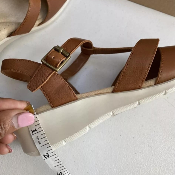 New Lands End Women's 7.5M Lightweight Comfort Sandals Shoes Brown Cognac - Picture 9 of 10